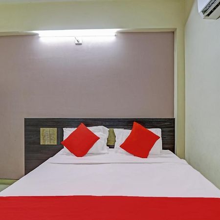 Oyo 82461 Hotel Darshan Banquet And Rooms Surat Ngoại thất bức ảnh
