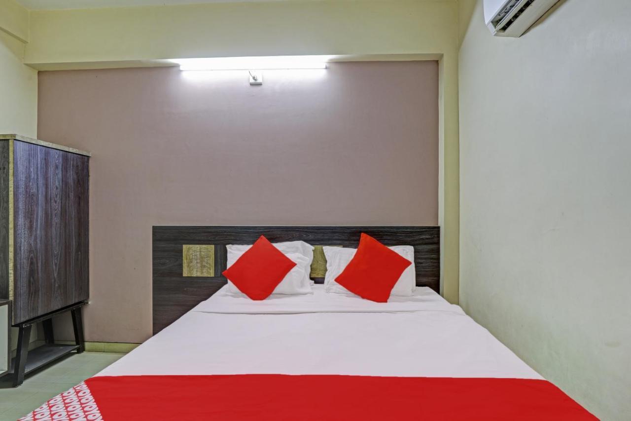 Oyo 82461 Hotel Darshan Banquet And Rooms Surat Ngoại thất bức ảnh
