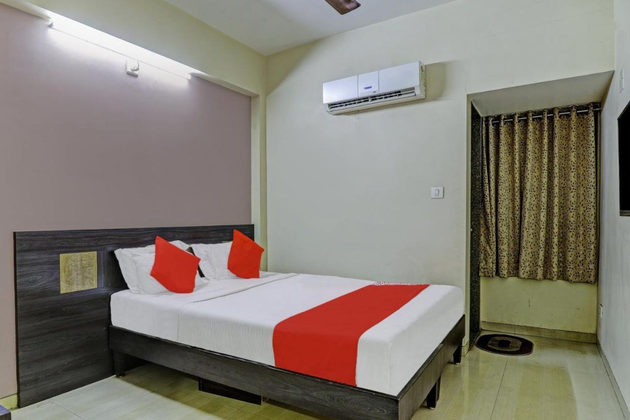 Oyo 82461 Hotel Darshan Banquet And Rooms Surat Ngoại thất bức ảnh