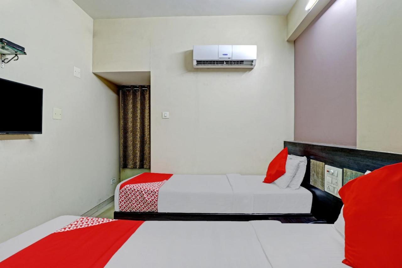 Oyo 82461 Hotel Darshan Banquet And Rooms Surat Ngoại thất bức ảnh