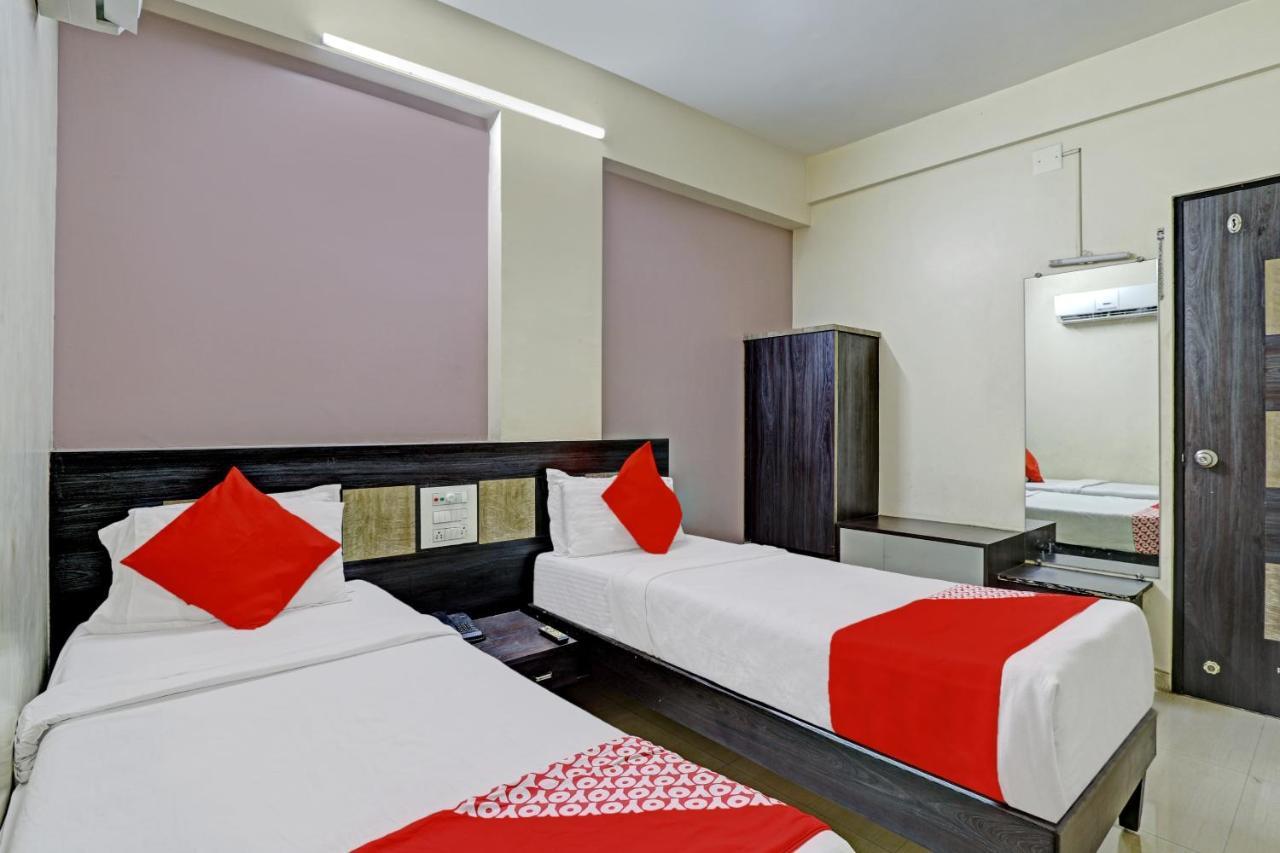 Oyo 82461 Hotel Darshan Banquet And Rooms Surat Ngoại thất bức ảnh