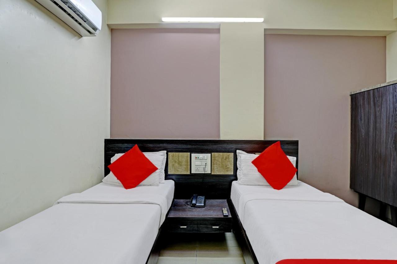 Oyo 82461 Hotel Darshan Banquet And Rooms Surat Ngoại thất bức ảnh